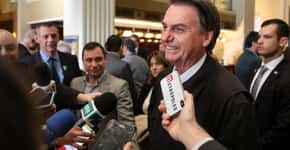 Foto: (Jair Bolsonaro, fala com a imprensa no hotel King David. Foto: Clauber Cleber Caetano/PR)