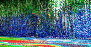 Obra feita com 125 mil tampinhas chama atenção para reciclagem