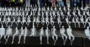 Brasileira faz esculturas de gelo em homenagem às vítimas da 1ª Guerra