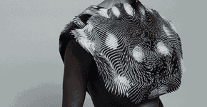 Roupa 3D com ‘escamas vivas’ intimida olhares indiscretos