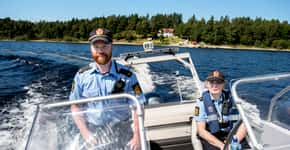 Policial multa a si mesmo por navegar sem colete salva-vidas