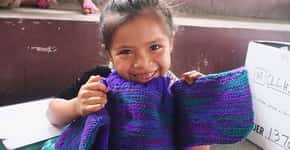 Americana de 87 anos tricotou 1.000 casacos para crianças carentes