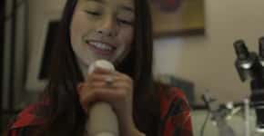 Garota de 16 anos cria lanterna que funciona com o calor das mãos