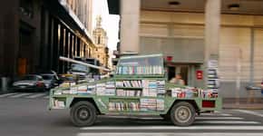 Argentino distribui livros em biblioteca móvel em forma de tanque