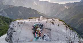 Kobra pinta mural inspirado em Michelangelo em Carrara, na Itália