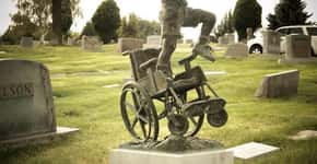 Pai em luto cria memorial tocante para seu filho em cemitério