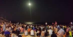 Meditação coletiva celebra a lua cheia
