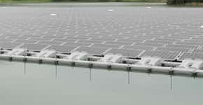 Japão inaugura usina solar que flutua sobre a água