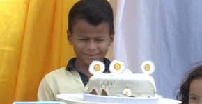 Garoto ganha festa de aniversário com tema ‘pão com ovo’