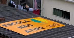 ‘Escola. Não atire’, diz placa no telhado de projeto na Maré