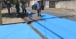 Cidade no interior de SP pinta ruas de azul para ‘reduzir’ calor