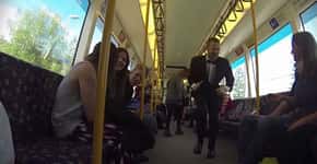 Australiano faz festa em trem em movimento para alegrar passageiros