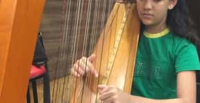 Você já viu aula de harpa em projeto social? No Rio, tem