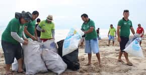 Voluntários recolhem lixo deixado em Jericoacoara (CE)