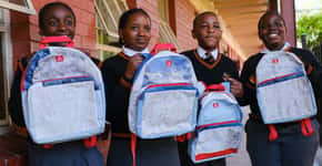 Companhia área transforma outdoors em mochilas escolares