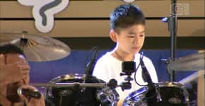 Menino cego toca bateria em show e emociona plateia no Japão; veja