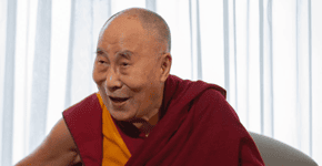 Após declarações machistas, Dalai Lama se desculpa
