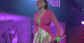 Anitta se emociona em show gratuito no subúrbio do Rio