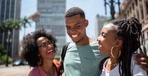 Iniciativa oferece curso gratuito de inglês para jovens negros