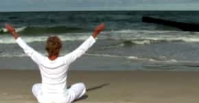 Vídeos apresentam 5 exercícios para fazer na praia