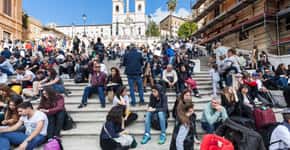 Roma proíbe vendedores ambulantes em pontos turísticos