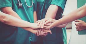 Pelo 2º dia, brasileiros fazem ‘aplaudaço’ para profissionais da saúde