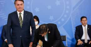 Bolsonaro dobra gastos secretos com cartão corporativo da presidência