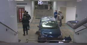 Motorista bêbado invade estação de metrô em Brasília