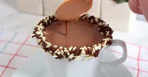 Chocolate quente de brigadeiro bem cremoso e gostoso