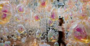 Daisy Balloon cria instalação com 9 mil balões na Japan House 🎈