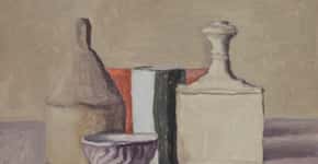 Foto: (Tombo na coleção: Vitali n. 1049  Natura morta, 1957 óleo sobre tela 28,0 x 35,0 cm Coleção Istituzione Bologna Musei/Museo Morandi -  divulgação - a4&holofote comunicação)