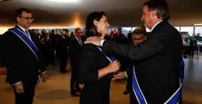 Bolsonaro condecora Michelle com a 3ª medalha em 6 meses