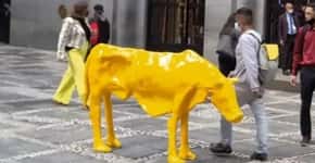 Depois do touro, ‘vaca magra’ é instalada em frente à Bolsa de SP