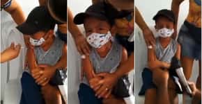 Menino grita ‘Fora, Bolsonaro’ em vacinação e viraliza