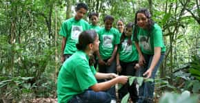 Semasa promove bate-papo para discutir a relação da juventude com os recursos hídricos, a energia e a produção de alimentos