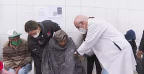 Padre Júlio Lancellotti chora ao atender morador de rua com hipotermia