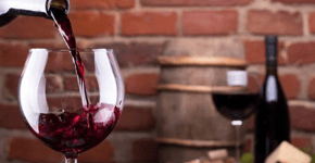 Wine zera impostos e vende vinhos com desconto de até 80%