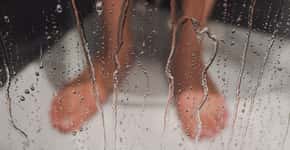 Fisioterapeuta explica por que você não deve fazer xixi no chuveiro