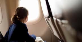 Crianças têm direito de viajar ao lado de responsável em voos