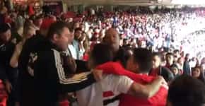 Torcedores do São Paulo xingam criança por comemorar gol do rival