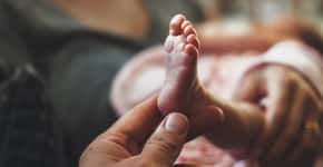 Como identificar doença rara observando dedões do pé de um bebê