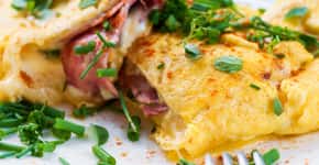 Panqueca de omelete é perfeita para sair do comum no café da manhã