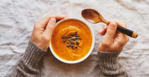 Aprenda a fazer uma sopa de abóbora com legumes deliciosa