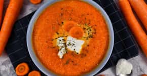 Esta sopa de cenoura cremosa combina perfeitamente para a janta
