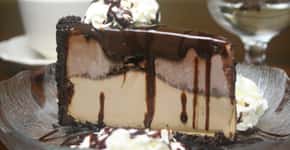 Sobremesa gelada deliciosa: torta de sorvete e creme de avelã