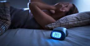 Este comportamento na cama pode piorar a insônia, segundo cientistas