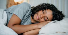 Lado que você dorme está ligado ao bem-estar no outro dia, diz pesquisa