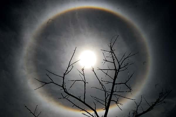 arco iris ao redor do sol