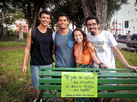 Organizadores da Feira Grátis da Gratidão recepcionam público