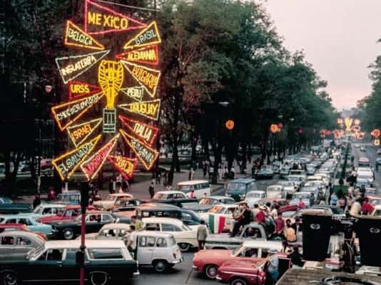 A Cidade do México tomada de expectativa para a Copa de 1970.